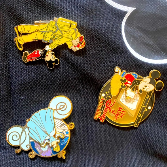 Six Walt Disney World Pins (6) - Picture 3 of 5